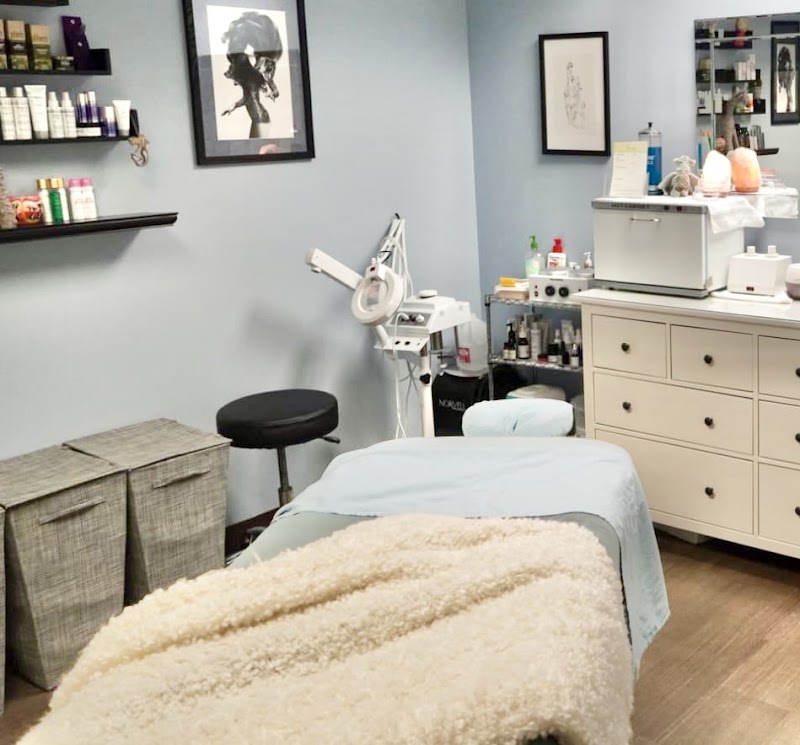 Luna Salon & Day Spa - Beauty salon in Denver