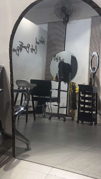 Kinks and Coils Beauty Bar