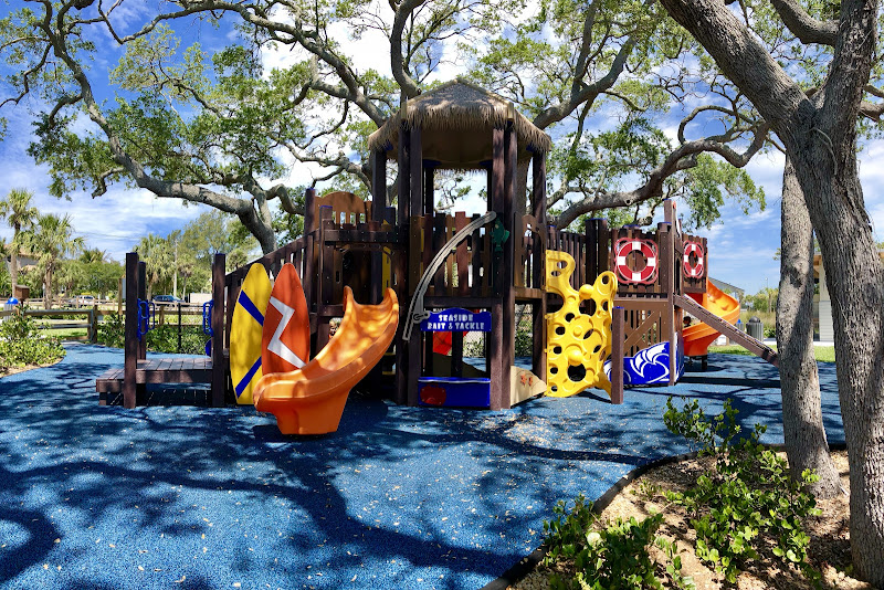 Bayfront Park Recreation Center - Park in Longboat Key
