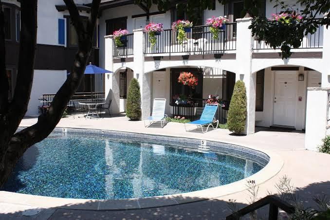 St Moritz Lodge - Indoor lodging in Aspen