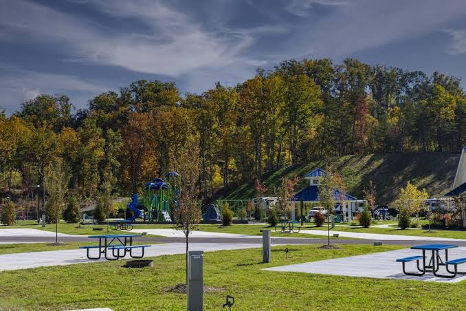 Camp Margaritaville RV Resort & Lodge - Pigeon Forge