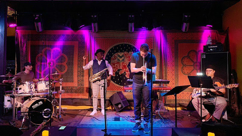 HB Social Club | Hawaiian Brian's