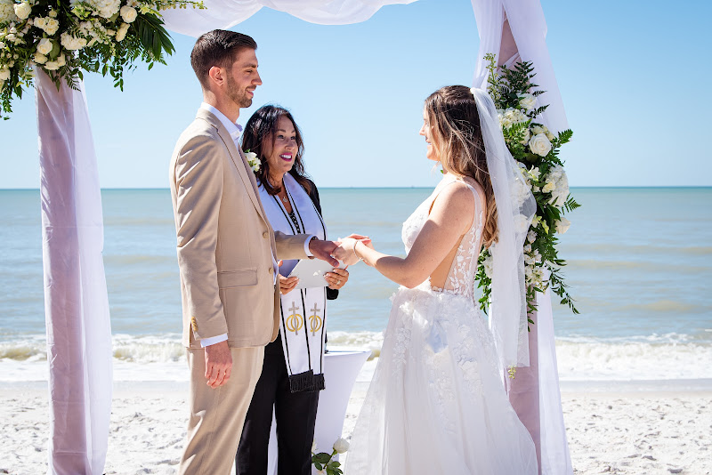 Coastal Pointe Wedding Officiant. Serving Marco Island, Naples and surrounding area of SW Florida - Wedding service in Naples