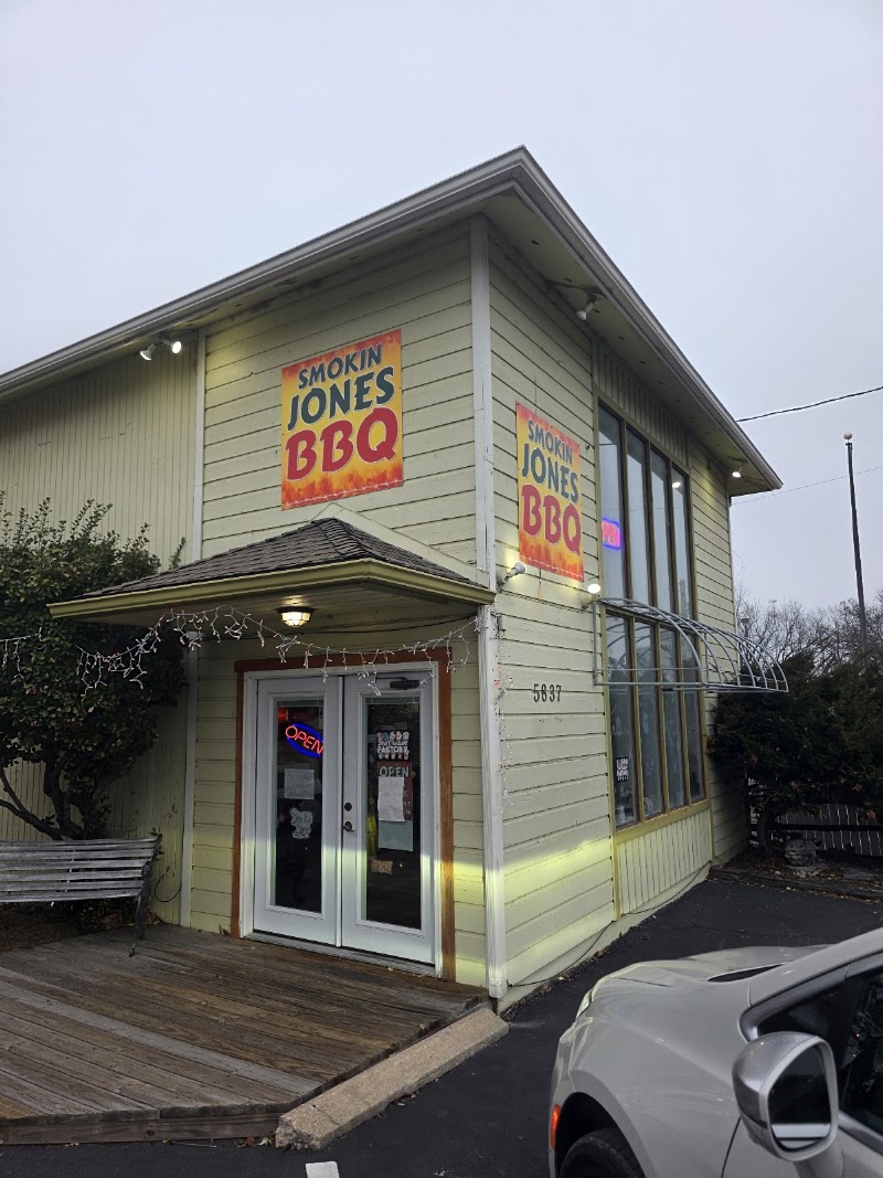 Smokin Jones BBQ Osage Beach - Barbecue restaurant in Osage Beach