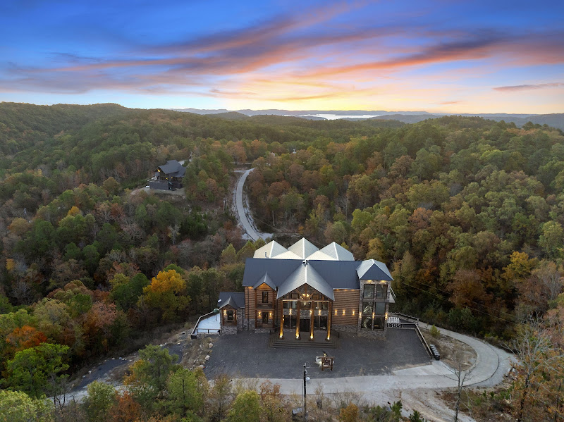 Okie Dokey Cabins & Castles :Treetopia Treehouse, The Pinhouse Lodge, Slideaway Hideaway Cabin
