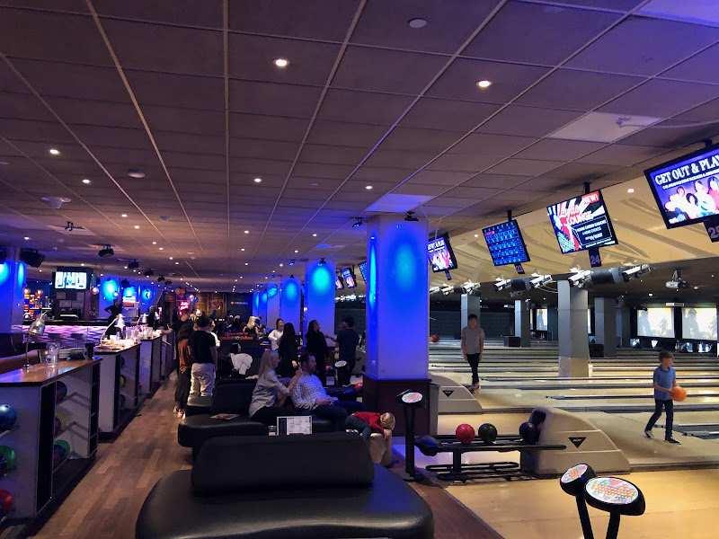 Lucky Strike Chelsea Piers - Bowling alley in New York