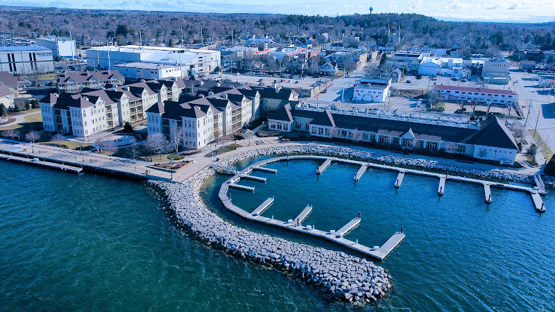 Stone Harbor Resort - Restaurant in Sturgeon Bay