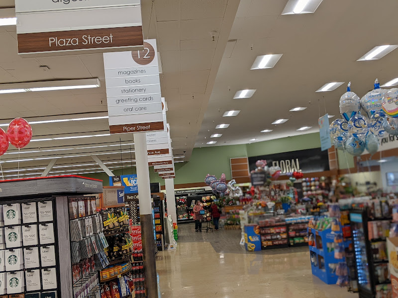 Vineyard Plaza - Shopping mall in Healdsburg