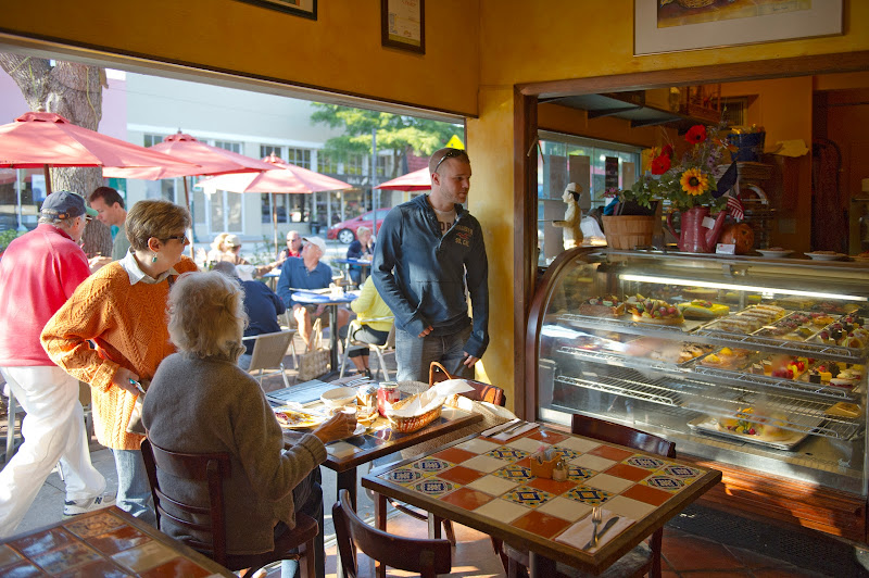 C'est La Vie - Pastries Breakfast & Dinner