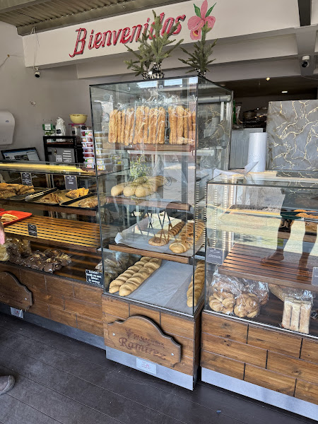 Ramirez Bakery Fortuna - Bakery in Av. 325