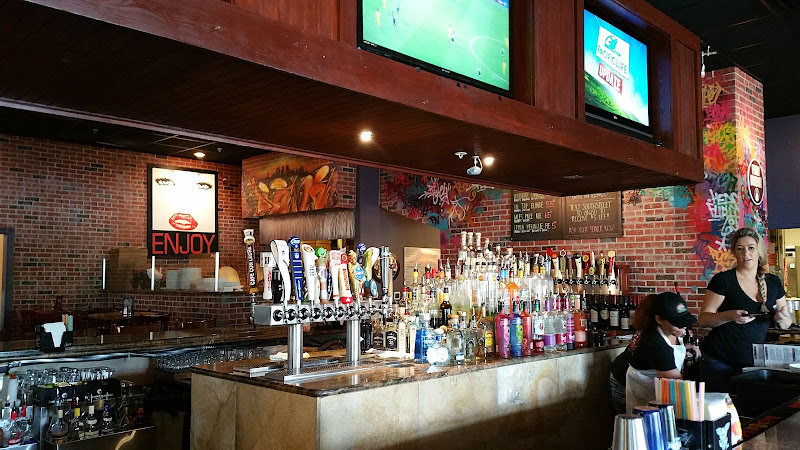 South Street City Oven Bar and Grill - Bar & grill in Naples