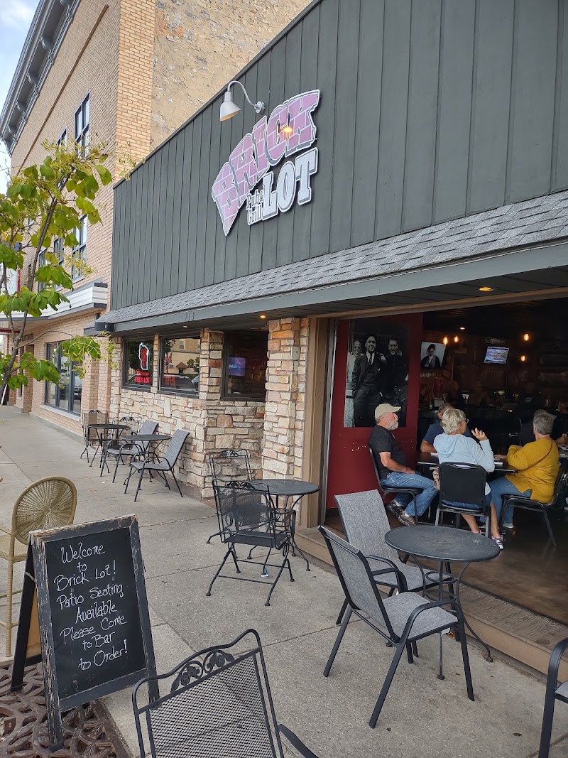 Brick Lot Pub & Grill - Bar & grill in Sturgeon Bay