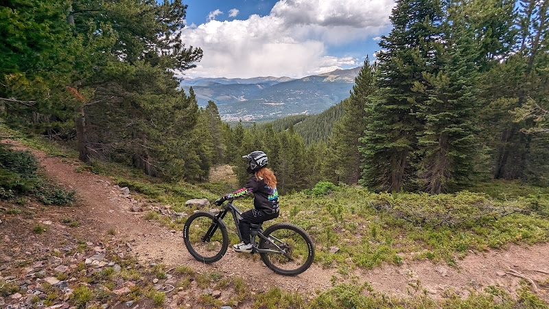 Base Mountain Sports - Breckenridge Main Street - Ski rental service in Breckenridge