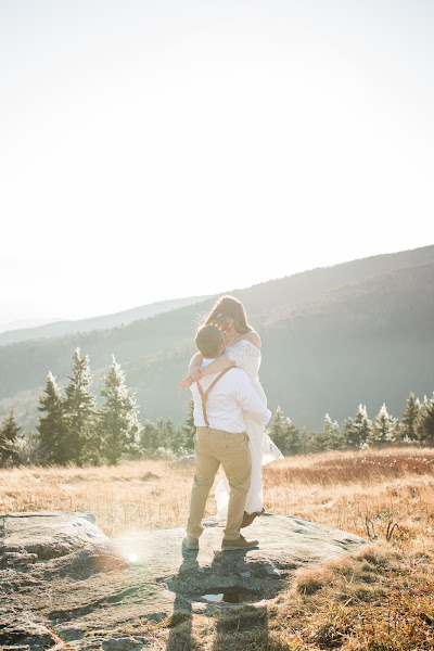 Willow + Rove Creative - Wedding photographer in Sevierville