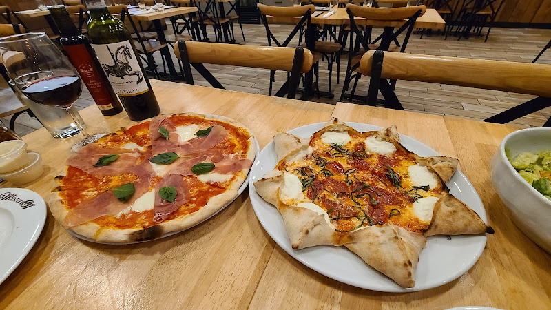 Mister O1 Extraordinary Pizza - Naples