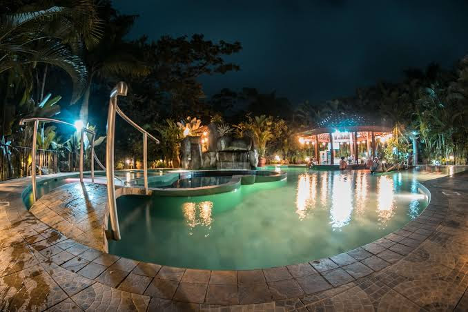 Paradise Hot Springs - Hotel in La Fortuna